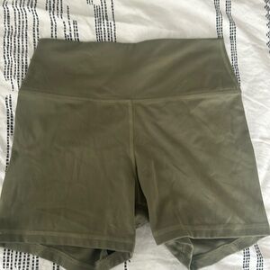 Relist Fleo Shorts